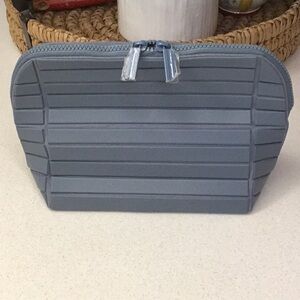 Parallelle Medium Cosmetic bag
